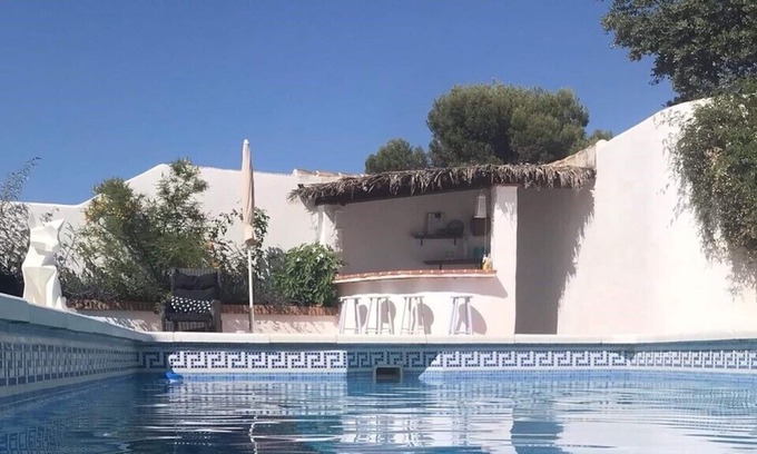 Villanueva de Tapia Bed & Breakfast | Atmospheric spacious Cortijgo/B&B with lovely pool. Easily accessible!