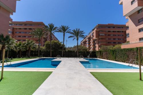 Almeria Apartment | ATP La Goleta a 5 minutos de la Playa, Piscina, Frente a Recinto Ferial y Parking Privado Gratis!