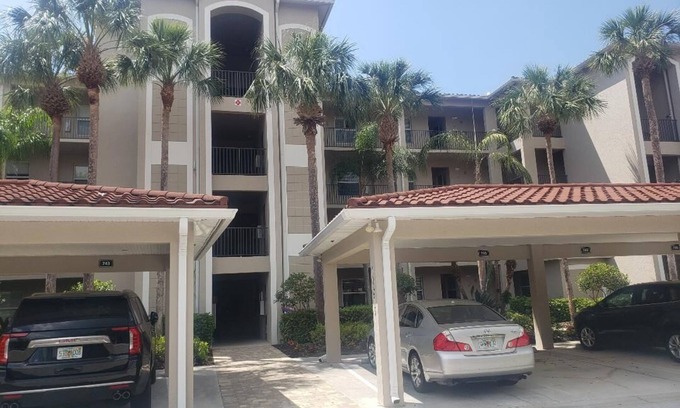 Naples Condo | Attention Golfers ! Naples Heritage Bay Golf and Country Club !