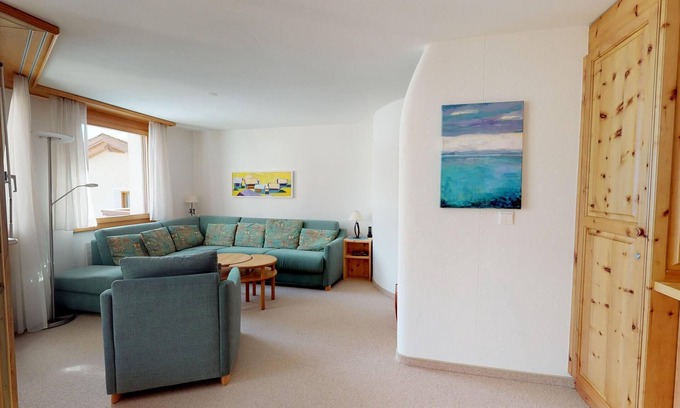 Silvaplana Apartment | Attractive and bright 3-bedroom apartment with beautiful mountain and lake view.