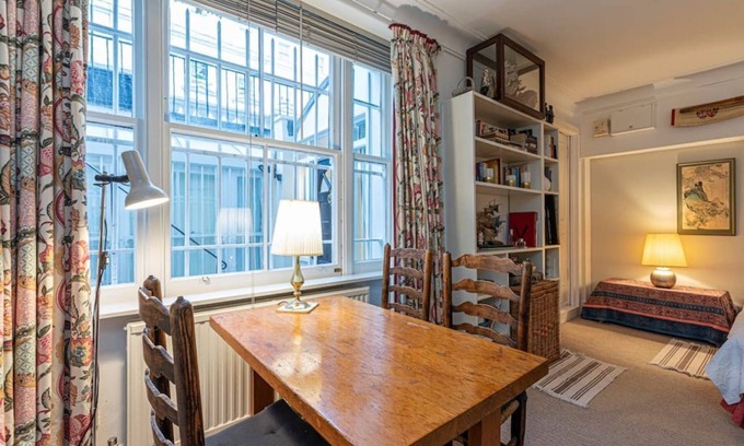 Little Venice Apartment | Attractive flat in Little Venice