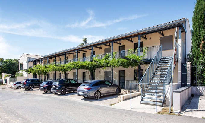 Malaucene House | Attractive Holiday Home in Malaucène with Terrace