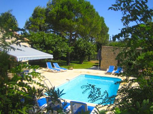 Cereste House | Attractive Holiday Home in C reste with Pool