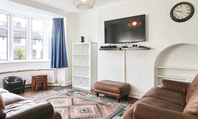 Bromley Common and Keston House | Attractive home in Bromley for upto 6 in Bromley, Greater London
