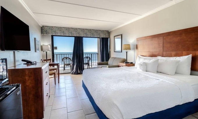 Litchfield by the Sea Apartment | Attractive Oceanfront King Room 5th Flr