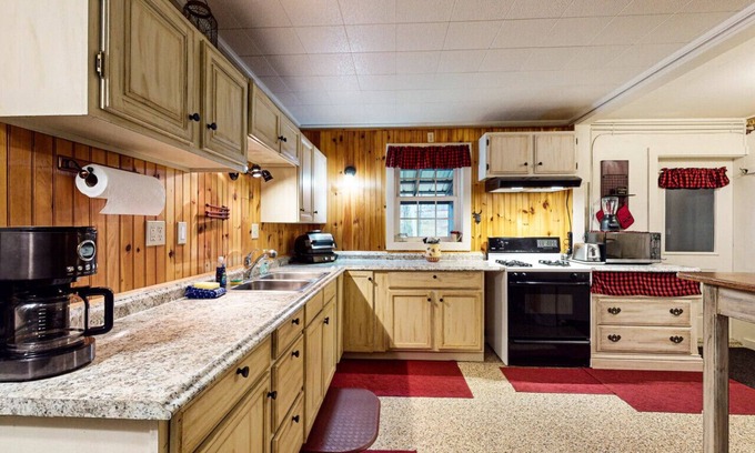 Greenville Apartment | ATV ACCESS/WALK TO TOWN