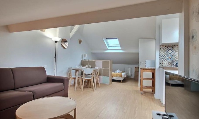 Chelles Apartment | Au bord du canal G *Paris*Disney*Gare*