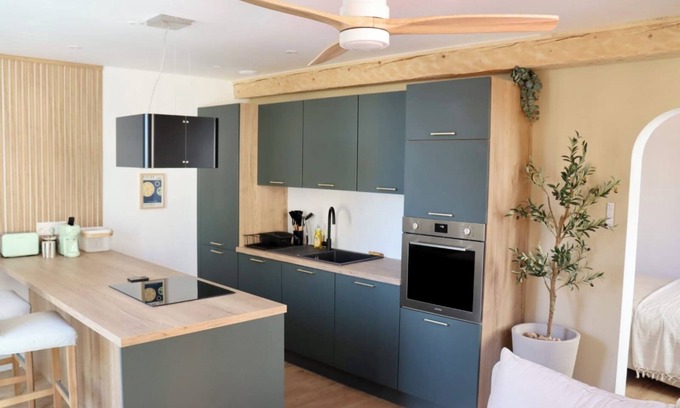 Hyeres City Centre Apartment | Au Cœur de Hyeres. Idéalement Situé. Appartement Confort, Idéal Pour les Couples