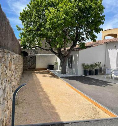 Saint-Mitre-les-Remparts Villa | Au cœur du village