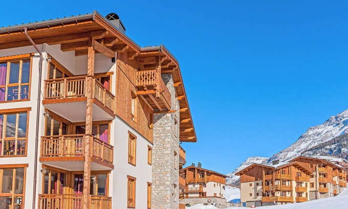 Lanslevillard Condo | Au pied des pistes | T8 pour 16p | Vue imprenable