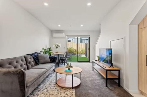 Te Atatu Peninsula House | Auckland Peninsula Stunner
