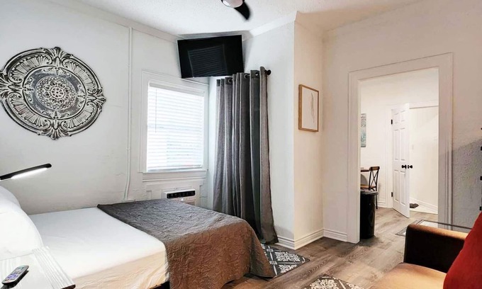 Black Pearl Apartment | Audubon House Apt. 5 Studio