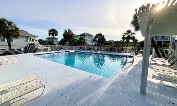 Morgantown House | Aug & Sept Discounted! Beach/Pools/Tennis & Pickleball