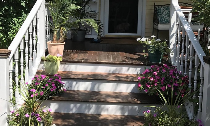 Bellevue Avenue Historic District House | August 2023 Contact host for specials-Downtown Newport