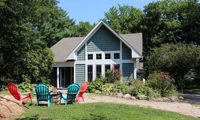 Narragansett House | August 23-30, only one week left. Come when the water is warm!