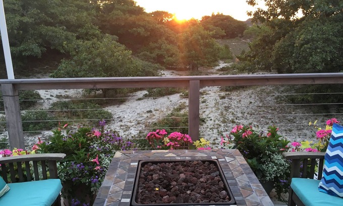Beach Hampton House | August Last minute Special! Saltwater Pool, Private, 3 min walk to Ocean Beach