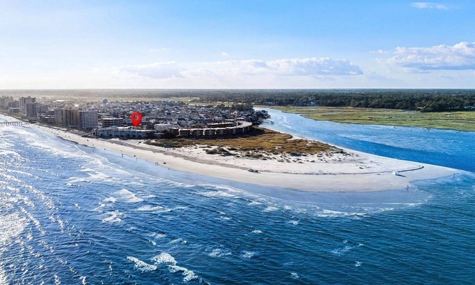 North Myrtle Beach Condo | August/September Discounts! Steps from the Sand!Oceanfront condo in Cherry Grove