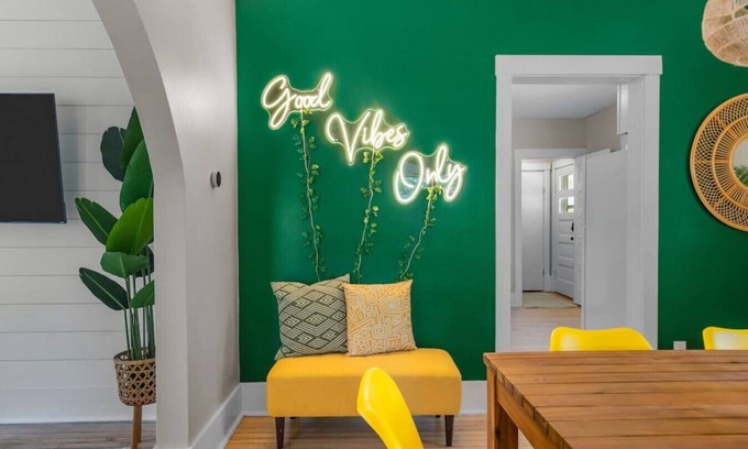 Green Bay House | Augusta St · NEW! 10 Min to Lambeau & Resch!