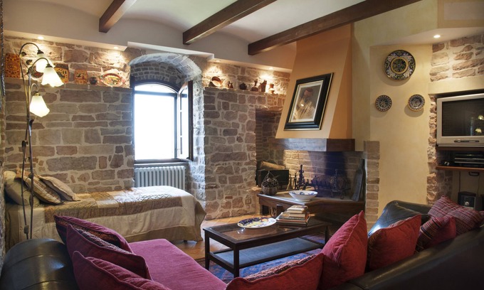 Spello Apartment | Augustus - Hilltop Medieval Escape with Panoramic View