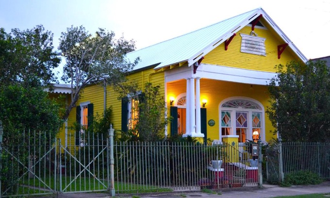 Faubourg Marigny Bed & Breakfast | Auld Sweet Olive Bed and Breakfast
