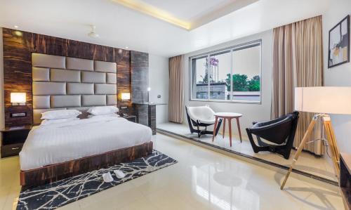 Edapalli Hotel | Aura One Hotel