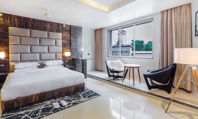 Edapalli Hotel | Aura One Hotel