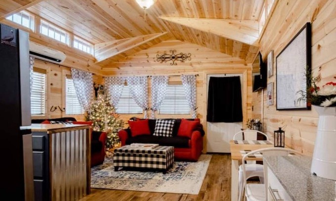 Dawsonville Cabin | Auraria Woods Hideaway-Dog friendly-Fenced- 2.2 miles from Lily Creek Farm