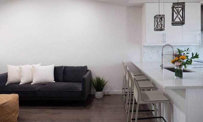 Centennial House | Aurora Designer Home 4Bd.3Bath/Pet Friendly