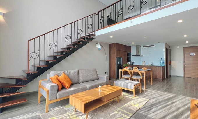 Tay Ho Condo | Aurora PentStudio in WestLake - Netflix & Bathtub
