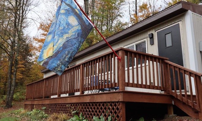 Coudersport Cabin | Aurora - Secluded Stargazing Hideaway Hot Tub!