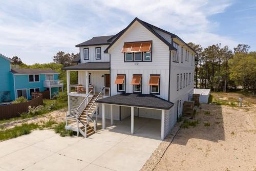 Whalehead Beach House | Auroro 6 BR Elevator Theater Rec Room Pool & Hot