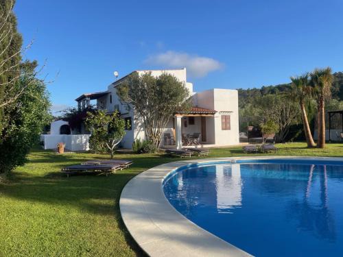 Santa Gertrudis Villa | Authentic Villa with amazing pool