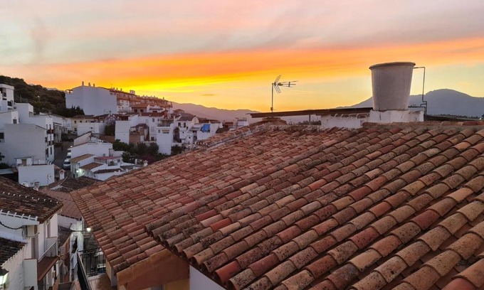 Guaro House | Authentic Charming Spanish Casa over 100 years old