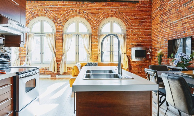 Vieux-Quebec-Cap-Blanc-colline Parlementaire Condo | Authentic loft for family of 4 in the heart of Old Quebec