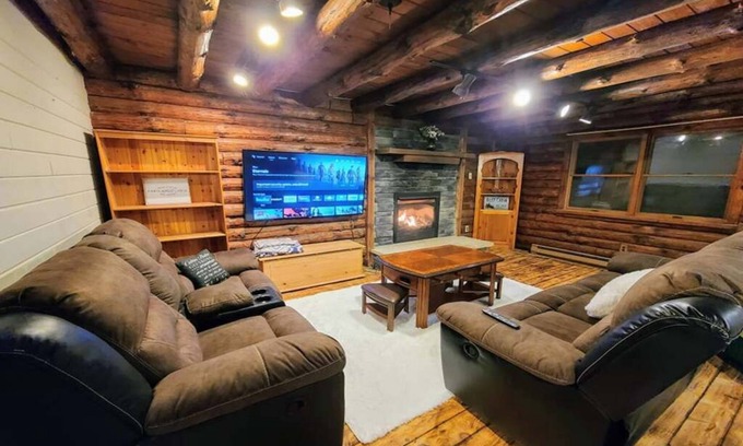 Hickory Hills House | Authentic Log Cabin in the Pocono Mountains