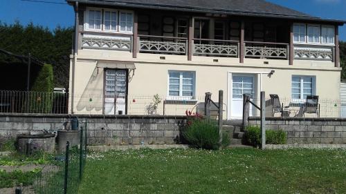 Pleine-Fougeres House | " autour de la Baie "