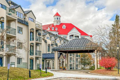 Lincoln Apartment | Autumn Colors Condo at Rivergreen