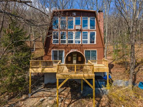 East Stroudsburg House | Autumn Heights Pool Hot Tub Game Room Saun