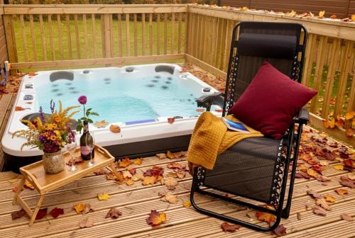 Malton Ski Chalet | Autumn Hot Tub Lodge - Fishing