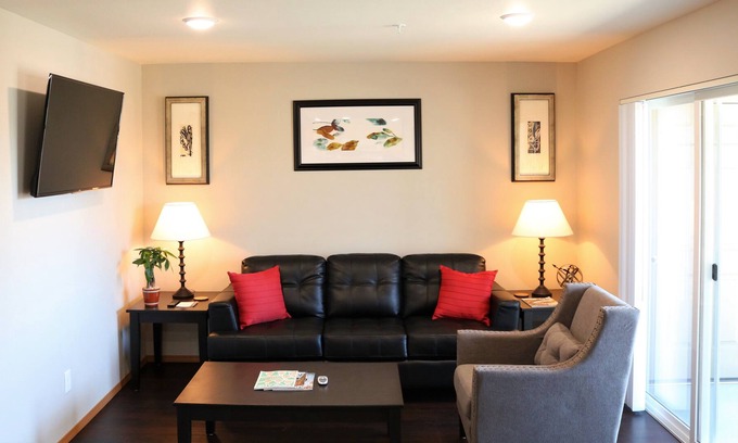 Airway Heights Apartment | Autumn Leaf Suites
