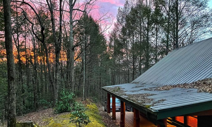 Pittman Center Cabin | 🍂 Autumn Paradise 🌄 Outdoor Fireplace 🔥 Hot Tub