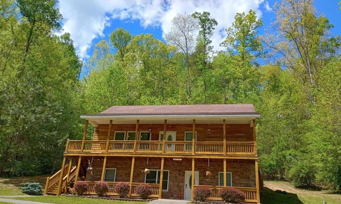 Sloans Valley House | Autumn Rates: Ellie's Place Special!