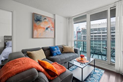 Fort York Apartment | Autumnaly Whisper 2 BR & DEN in the Heart of the City