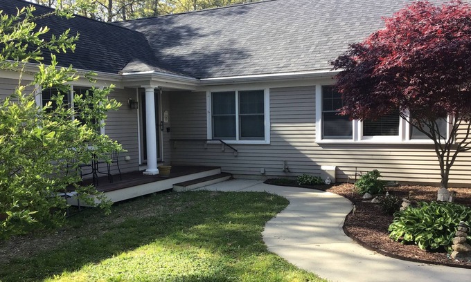 North Falmouth Apartment | Available Labor Day and Weeks in September