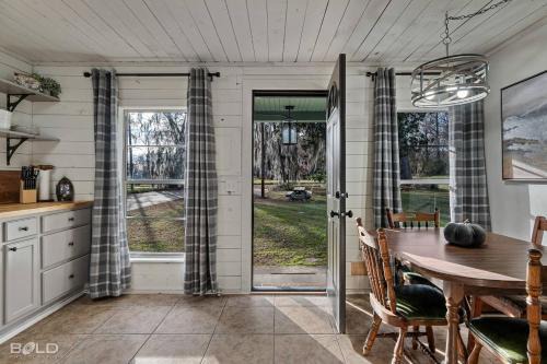 Uncertain House | Available This Wkend, Lakefront, Canoes & Kayaks