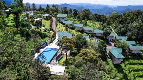 Devikolam Hotel | Aveda Munnar Mountains and Mist