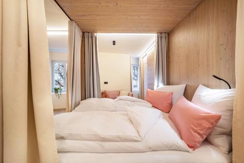 Old Town Apartment | Avia Living Anna