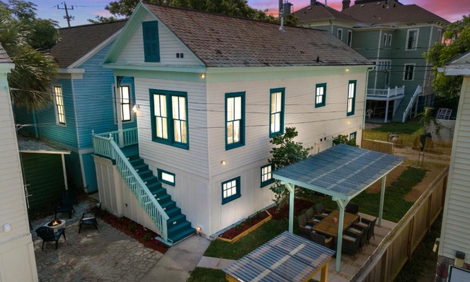 Galveston House | Avian and Aquatic Coastal Way