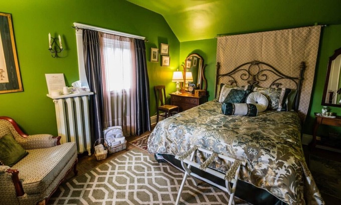 Stratford Bed & Breakfast | Avonview Manor- Experience Gracious Service with Style - The Ol' Winnie