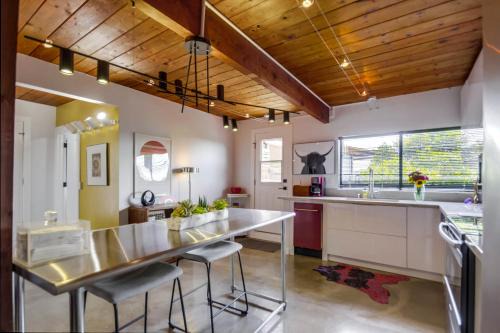 Mount Helix House | Avoyer One Bedroom Guesthouse - La Mesa